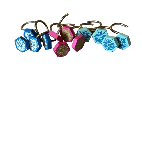 Christmas Shower curtain with 12 shower curtain hooks - Picture 2 of 3